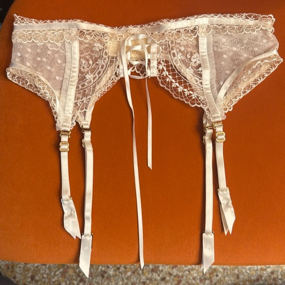 Honey Birdette | Intimates & Sleepwear | Honey Birdette Capucine Ivory Suspender Garter Belt Size Medium | Poshmark Honey Birdette | Intimates & Sleepwear | Honey Birdette Capucine Ivory Suspender Garter Belt Size Medium | Poshmark
